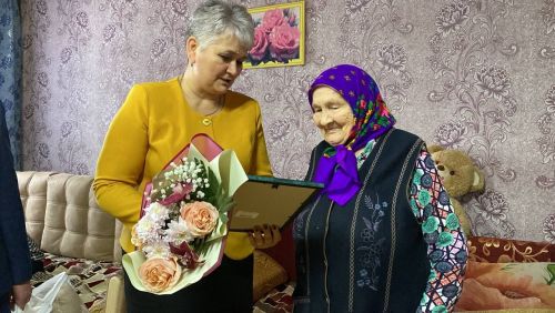 Иске Юмья авылында яшәүче Фекла Алексеевага 90 яшь тулды