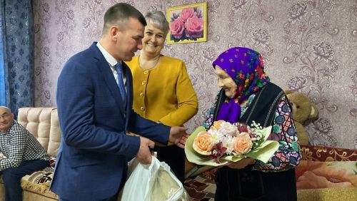 Иске Юмья авылында яшәүче Фекла Алексеевага 90 яшь тулды