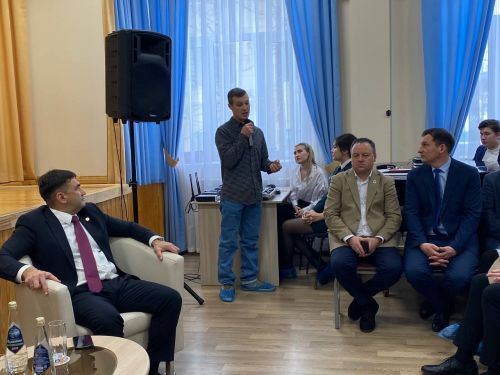 Кукмара районы башлыгы яшьләр белән очрашты