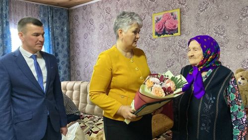 Иске Юмья авылында яшәүче Фекла Алексеевага 90 яшь тулды