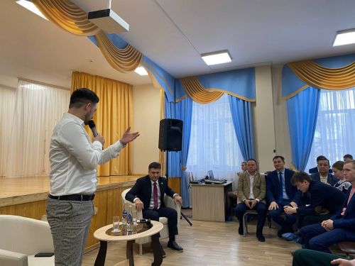 Кукмара районы башлыгы яшьләр белән очрашты