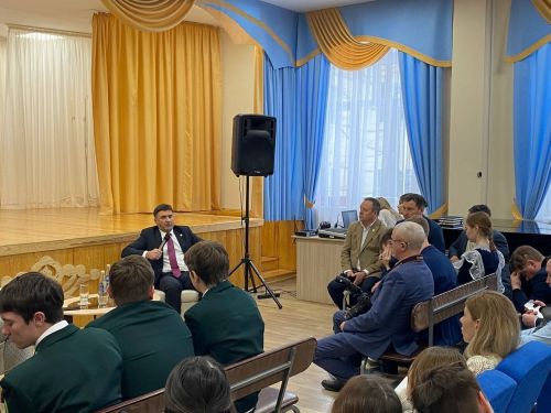 Кукмара районы башлыгы яшьләр белән очрашты