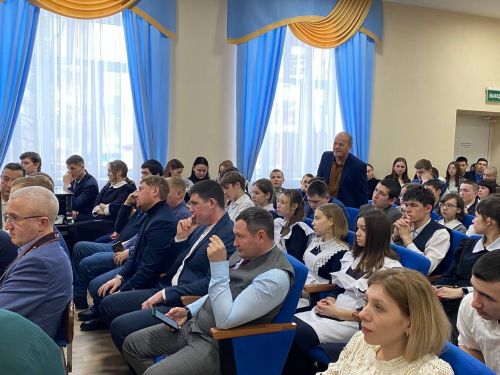 Кукмара районы башлыгы яшьләр белән очрашты