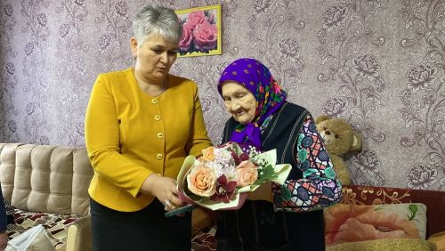 Иске Юмья авылында яшәүче Фекла Алексеевага 90 яшь тулды