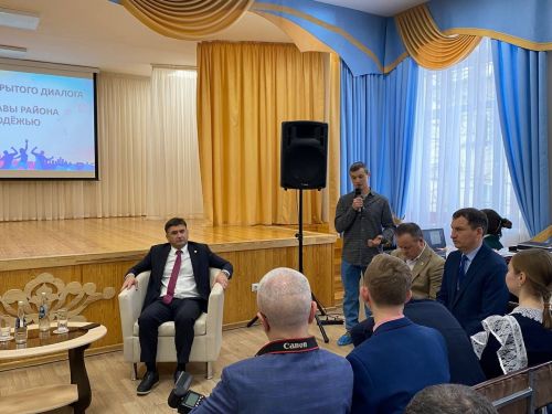 Кукмара районы башлыгы яшьләр белән очрашты