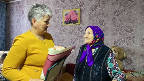 Иске Юмья авылында яшәүче Фекла Алексеевага 90 яшь тулды