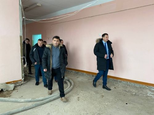 Сергей Димитриев Кукмара районындагы объектларда алып барылучы ремонт эшләренең барышы белән танышты