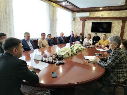 Кукмара районы башлыгы Сергей Димитриев оешма-предприятие җитәкчеләре белән очрашты