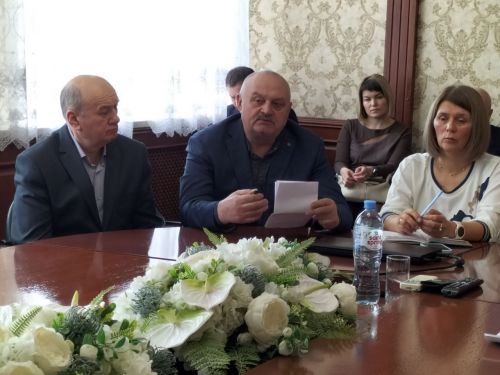 Кукмара районы башлыгы Сергей Димитриев оешма-предприятие җитәкчеләре белән очрашты