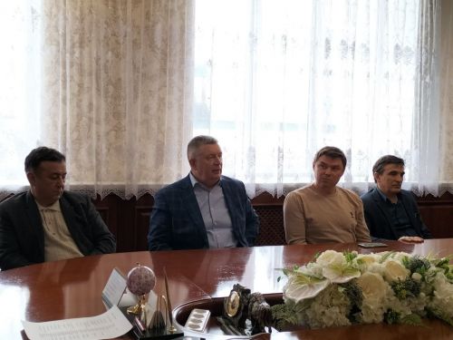 Кукмара районы башлыгы Сергей Димитриев оешма-предприятие җитәкчеләре белән очрашты