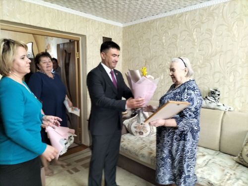 Сергей Димитриев Кукмарада яшәүче Наталья Дәүләтшинаны 90 яшьлек юбилее белән котлады
