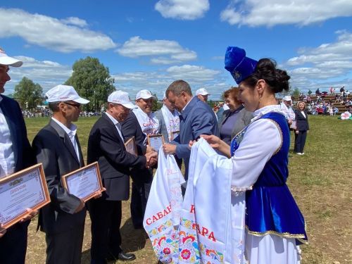 Кызыклы уеннар, ат чабышы, җыр-моң: Кукмарада Сабан туе гөрләде