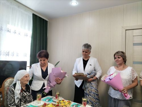 Өлге авылында яшәүче сугыш ветераны Хәтирә Салихова бүген 100 яшьлек юбилеен билгеләп үтә