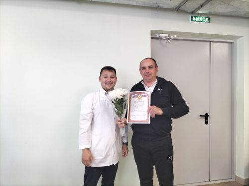 Бүген район үзәк дәваханәсендә медицина хезмәткәрләре көнен билгеләп үттеләр
