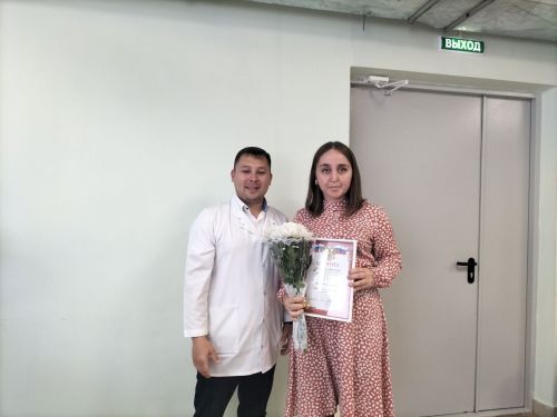 Бүген район үзәк дәваханәсендә медицина хезмәткәрләре көнен билгеләп үттеләр