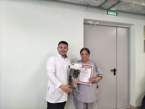 Бүген район үзәк дәваханәсендә медицина хезмәткәрләре көнен билгеләп үттеләр