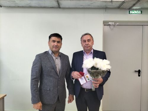 Бүген район үзәк дәваханәсендә медицина хезмәткәрләре көнен билгеләп үттеләр