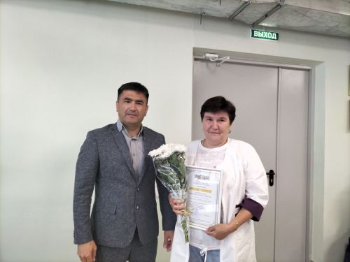Бүген район үзәк дәваханәсендә медицина хезмәткәрләре көнен билгеләп үттеләр