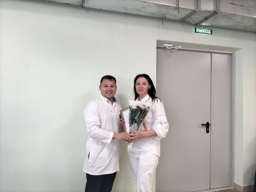 Бүген район үзәк дәваханәсендә медицина хезмәткәрләре көнен билгеләп үттеләр