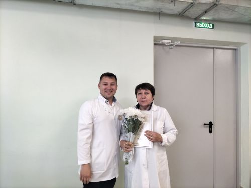 Бүген район үзәк дәваханәсендә медицина хезмәткәрләре көнен билгеләп үттеләр