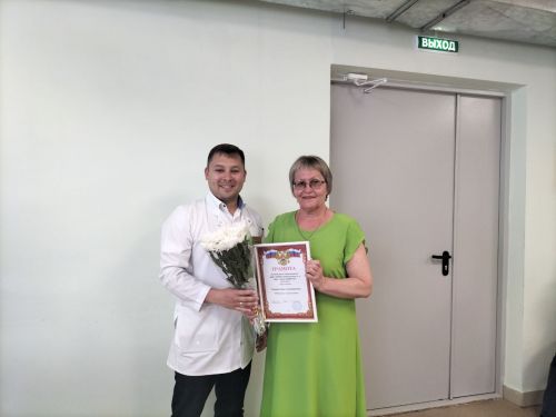 Бүген район үзәк дәваханәсендә медицина хезмәткәрләре көнен билгеләп үттеләр