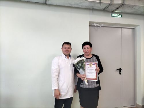 Бүген район үзәк дәваханәсендә медицина хезмәткәрләре көнен билгеләп үттеләр