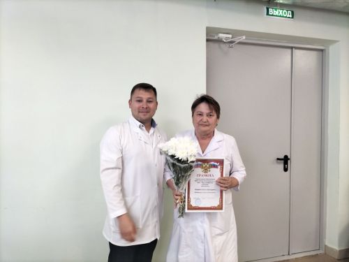 Бүген район үзәк дәваханәсендә медицина хезмәткәрләре көнен билгеләп үттеләр