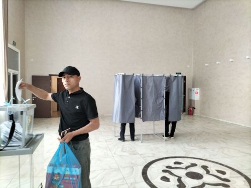 Кукмара районында яшәүче Үзбәкстан гражданнары ил президентын сайлауда  вакытыннан алда тавыш бирүдә катнашты