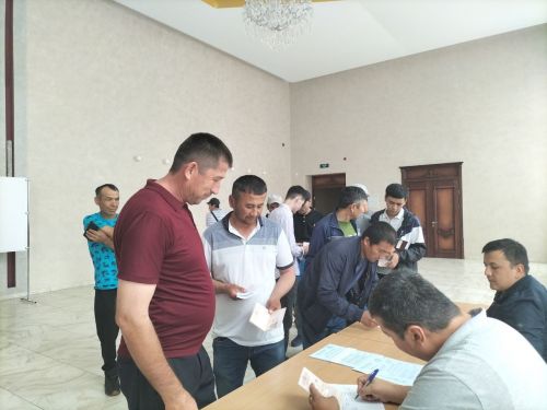 Кукмара районында яшәүче Үзбәкстан гражданнары ил президентын сайлауда  вакытыннан алда тавыш бирүдә катнашты