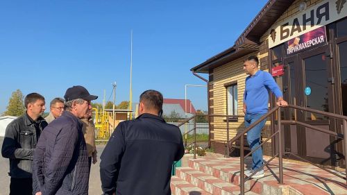 Сергей Димитриев «Безнең ишегалды» һәм «Күпфатирлы йортларны капиталь ремонтлау» программалары буенча Кукмарада башкарылучы эшләр белән танышты