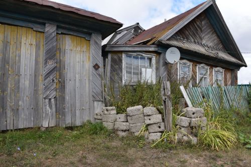 В Кукморском районе имеется около ста заброшенных домов