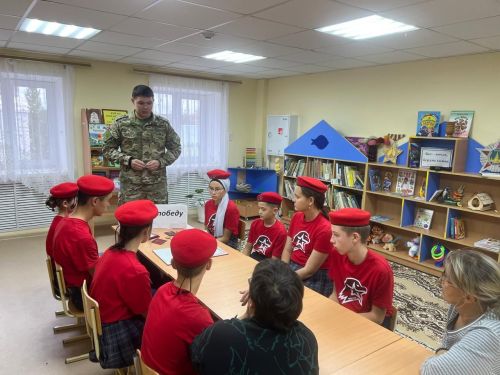 Зур Сәрдек авыл китапханәсендә махсус хәрби операциядә катнашучы белән очрашу оештырылды