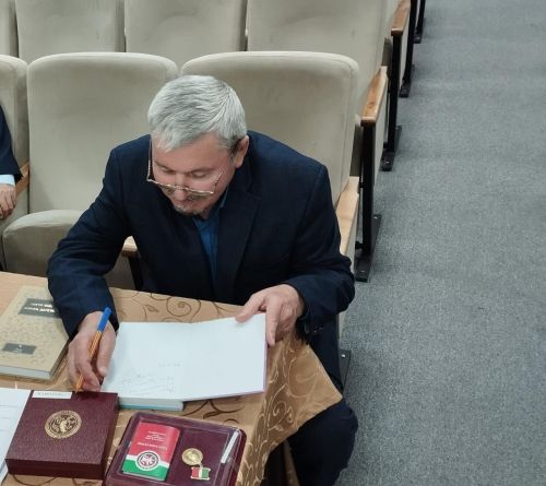 Без — шагыйрьле халык: Зур Сәрдек гимназиясендә якташыбыз, Татарстанның халык шагыйре Газинур Морат белән очрашу булды