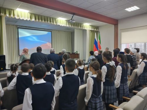 Без — шагыйрьле халык: Зур Сәрдек гимназиясендә якташыбыз, Татарстанның халык шагыйре Газинур Морат белән очрашу булды