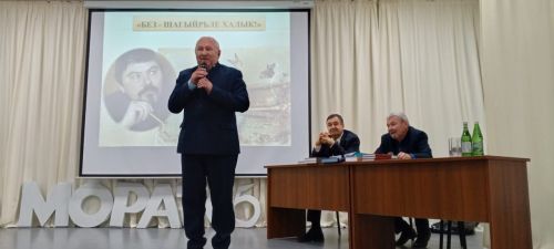 Без — шагыйрьле халык: Зур Сәрдек гимназиясендә якташыбыз, Татарстанның халык шагыйре Газинур Морат белән очрашу булды