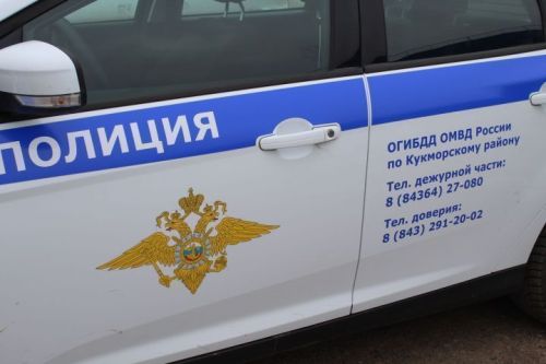 Кукмара районында узган рейд вакытында автоинспекторлар исерткеч эчемлек куллану билгеләре булган шоферны ачыклаган