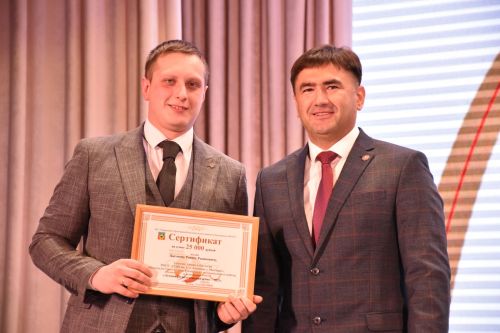 Кукмарада Педагог һәм остаз елын ябу тантанасы булды