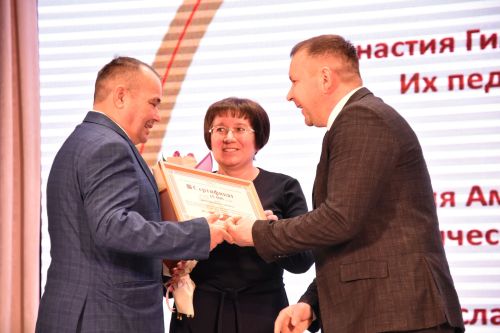 Кукмарада Педагог һәм остаз елын ябу тантанасы булды