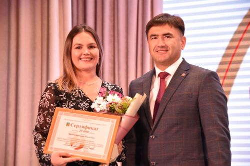 Кукмарада Педагог һәм остаз елын ябу тантанасы булды