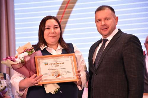 Кукмарада Педагог һәм остаз елын ябу тантанасы булды
