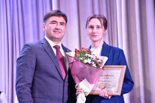 Кукмарада Педагог һәм остаз елын ябу тантанасы булды