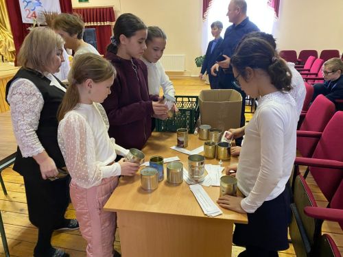 Маскировка челтәрләре, блиндаж шәмнәре, йорт токмачы: Район халкы махсус хәрби операциядә катнашучыларга ярдәм итә