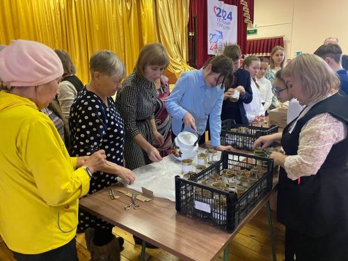 Маскировка челтәрләре, блиндаж шәмнәре, йорт токмачы: Район халкы махсус хәрби операциядә катнашучыларга ярдәм итә