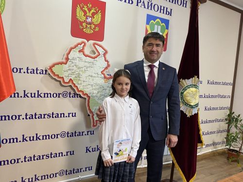 Кукмарада яшь гаиләләргә торак шартларын яхшырту өчен сертификатлар тапшырылды
