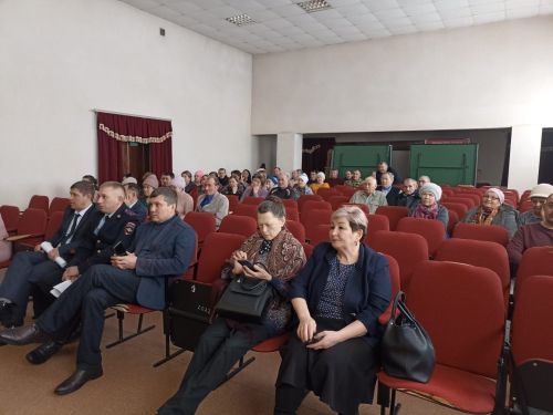 Поч. Кучук җирлегендә хисап җыелышы үтте