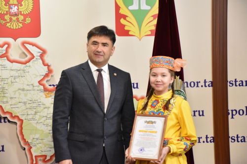В Кукморе чествовали вокальный ансамбль «Улыбка»