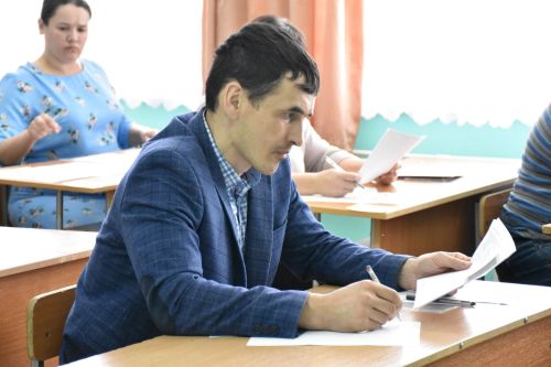 Кукмарада әти-әниләр БДИ тапшырды