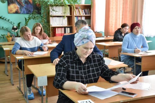 Кукмарада әти-әниләр БДИ тапшырды