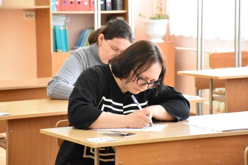 Кукмарада әти-әниләр БДИ тапшырды