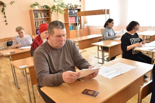 Кукмарада әти-әниләр БДИ тапшырды